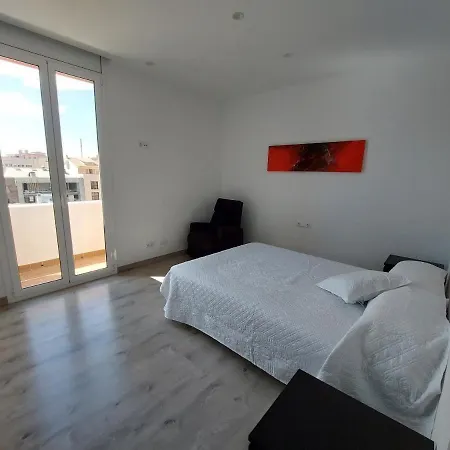 Atic Al Centre De شقة خيرونا